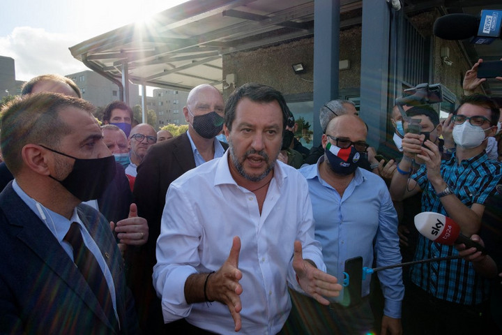 Salvini utcai tiltakozásra szólította fel a jobboldalt az Európai Bizottság római székházánál