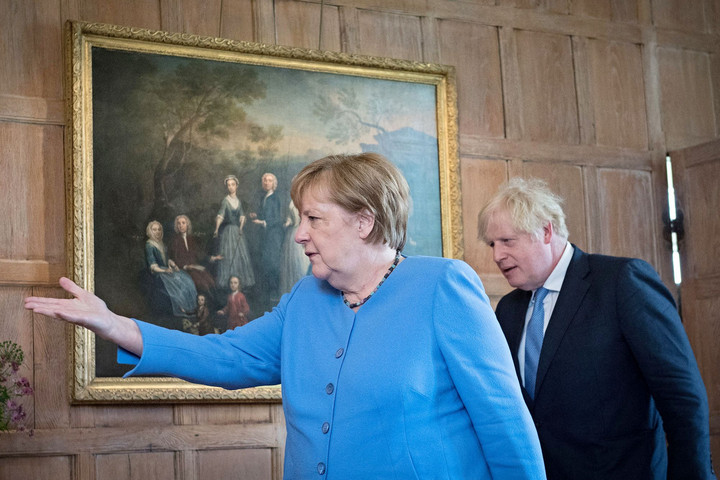 Rendszeres kormányközi konzultációkról állapodott meg Merkel és Johnson