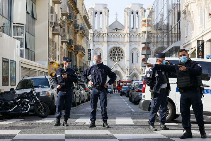 A francia parlament elfogadta a radikális iszlám elleni törvénytervezetet
