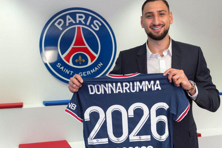 Fotó: psg.fr Donnarumma a Paris Saint-Germainhez igazolt