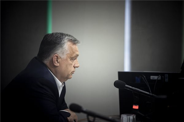 Orbán Viktor: Januártól nyugdíjemelés