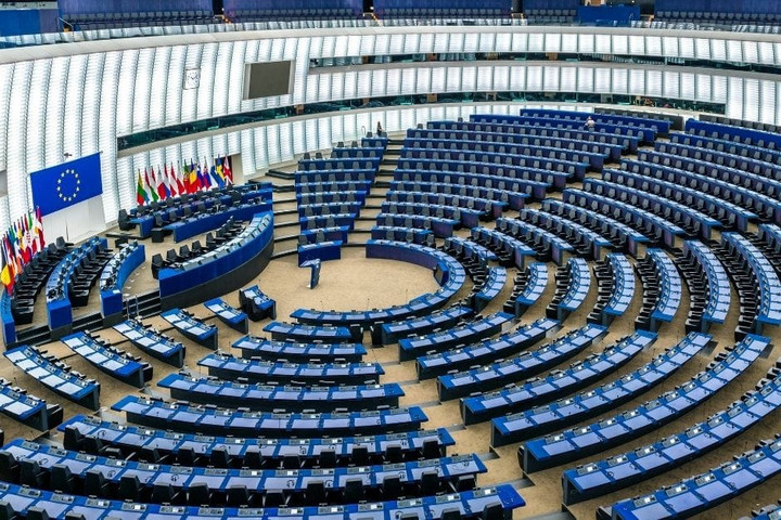 Az EP elfogadta a Magyarországot támadó határozatot