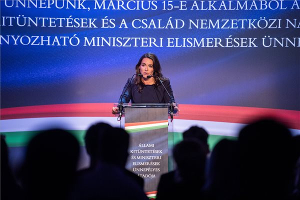 Fotó: MTI/Balogh Zoltán Állami és miniszteri elismeréseket adott át a családügyi miniszter