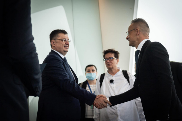 Magyarország 200 ezer adag védőoltást ajándékozott Bosznia-Hercegovinának