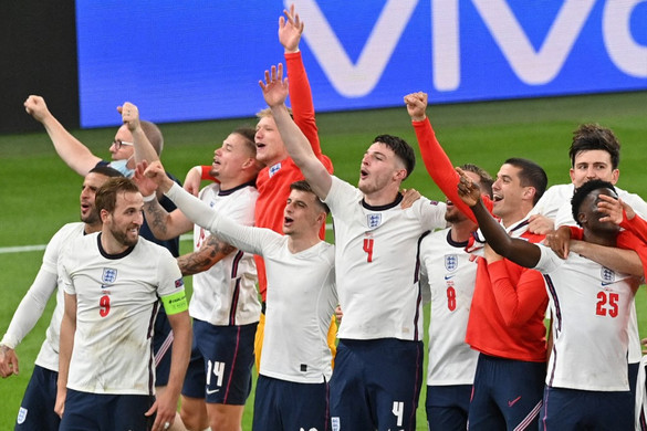 Jótékony célra fordítanák pénzdíjukat az angol válogatott focistái