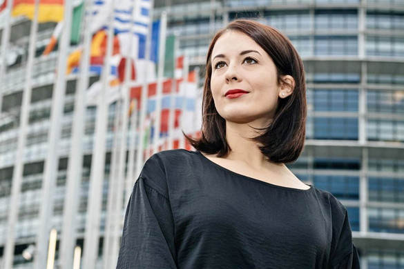 Botmixer, biznisz és politika