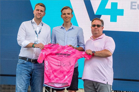 Menczer Tamás: A V4 egységet jelent a sport területén is