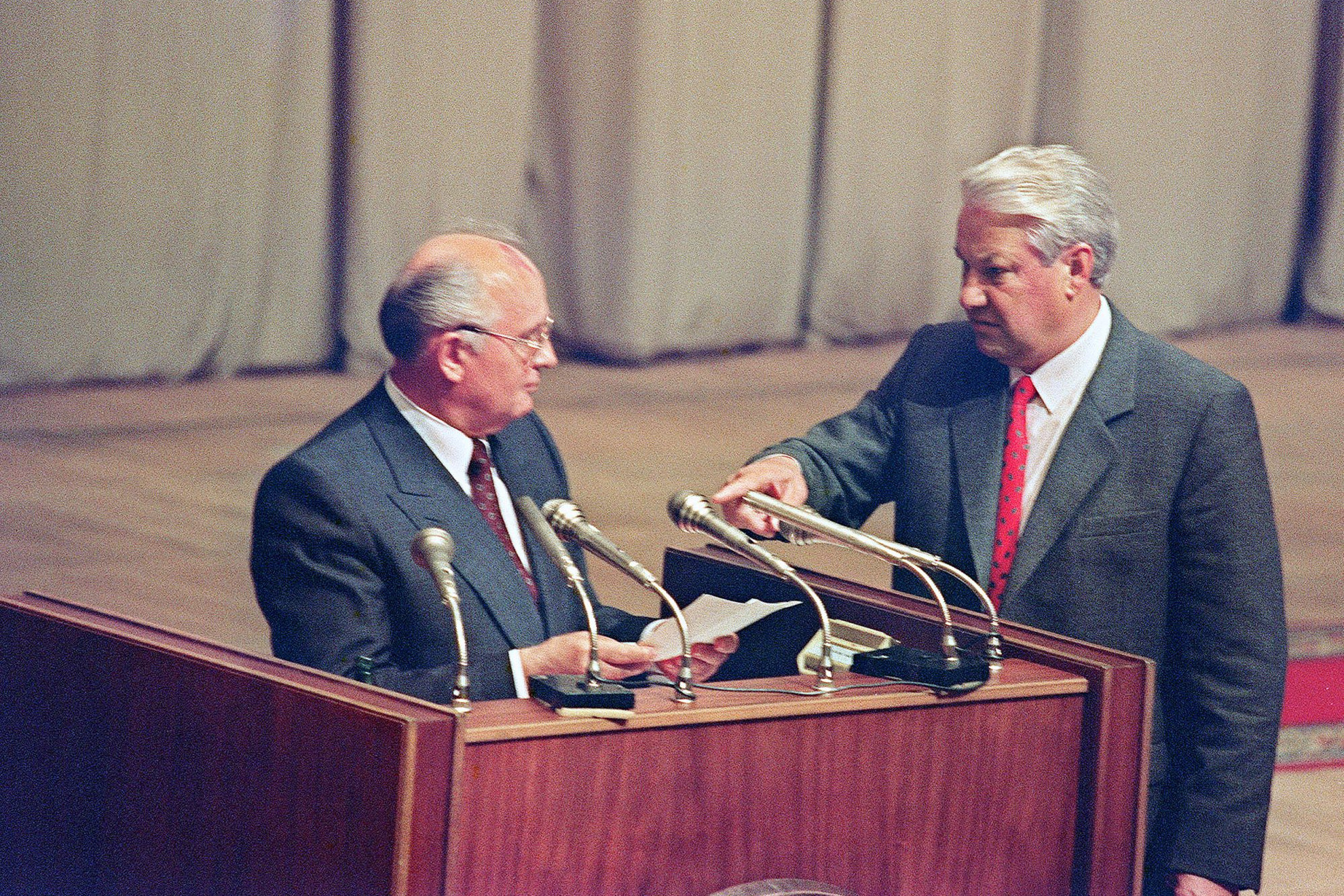 Горбачев кпсс. Горбачев Михаил Сергеевич и Ельцин. Горбачев 1991. Михаил Горбачев 1991. Горбачев декабрь 1991.