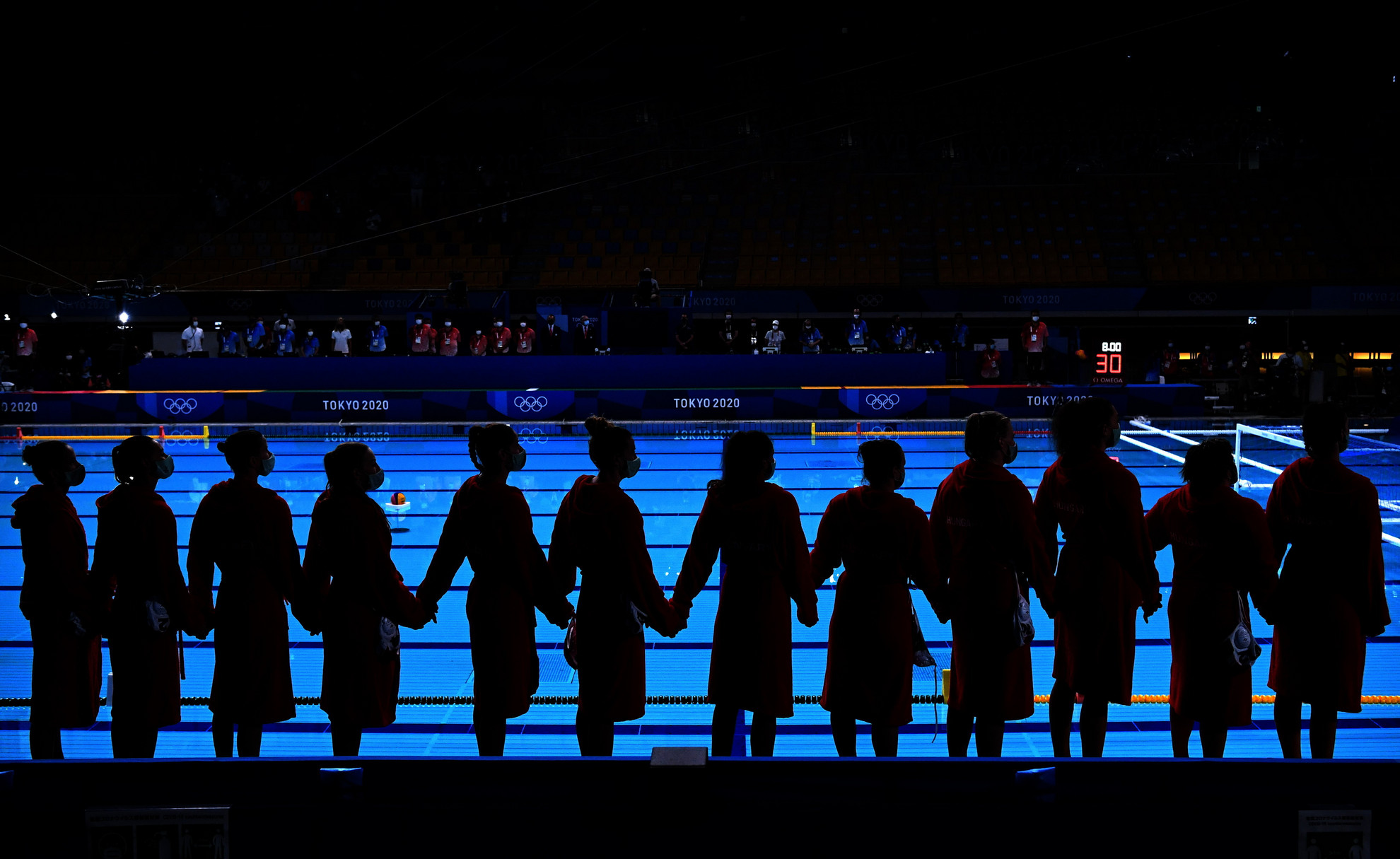 Fotó: MTI/Illyés Tibor A későbbi bronzérmes magyar csapat a világméretű koronavírus-járvány miatt 2021-re halasztott 2020-as tokiói nyári olimpia női vízilabdatornáján a harmadik helyért játszott Magyarország - Orosz Olimpiai Csapat mérkőzés előtt a Tacumi Vízilabdaközpontban 2021. augusztus 7-én
