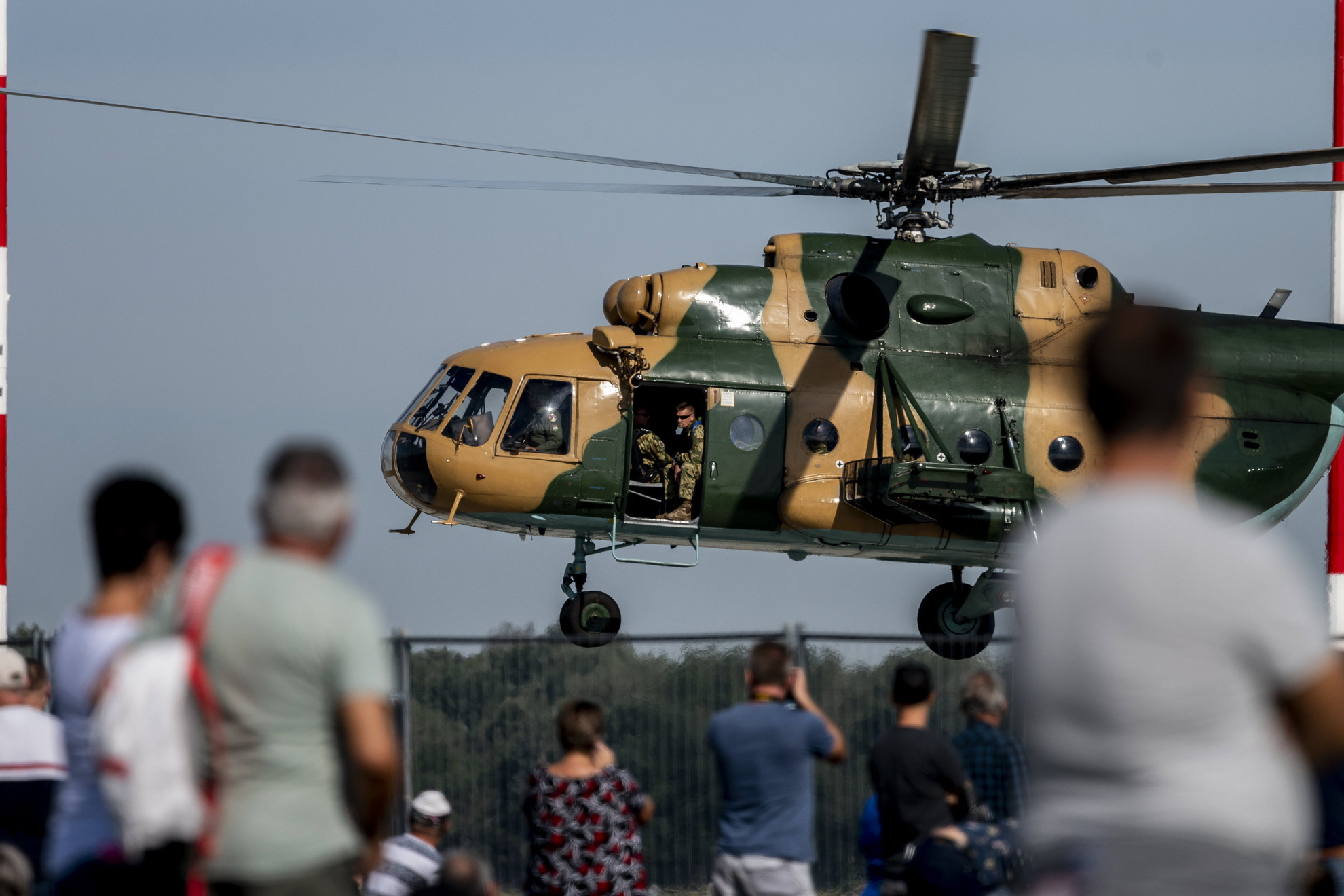 Mi-24 harci helikopter a kecskeméti nemzetközi repülőnap és haditechnikai bemutató ünnepélyes megnyitója napján