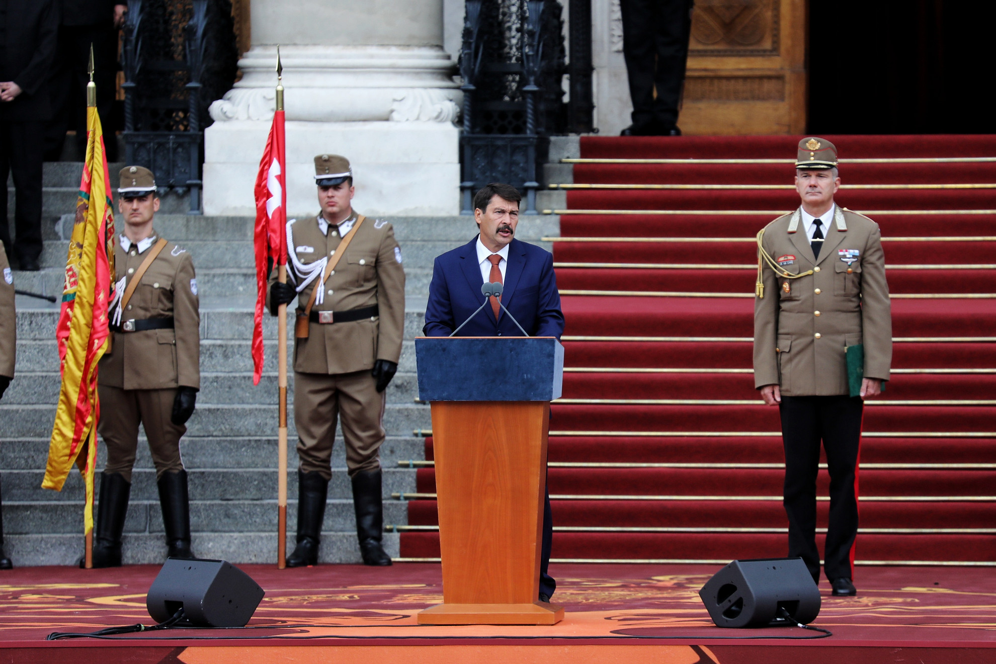 Áder János köztársasági elnök beszédet mond a Szent István-napi állami ünnepségen tartott tisztavatáson a budapesti Kossuth téren 2021. augusztus 20-án