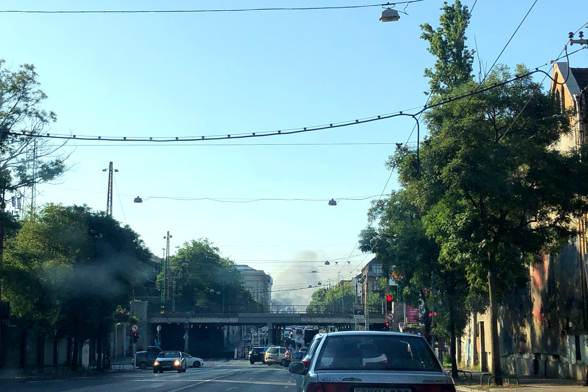 A főváros több pontján, közte a Dózsa György útról is látni lehetett a füstöt a reggeli órákban