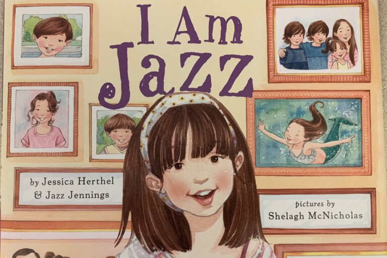 Az „Jazz vagyok” számos díjat kapott az LMBTQ-lobbinak köszönhetően. Ez volt az egyik első slágernek számító LMBTQ-propaganda gyerekkönyv a gyerekirodalomban.