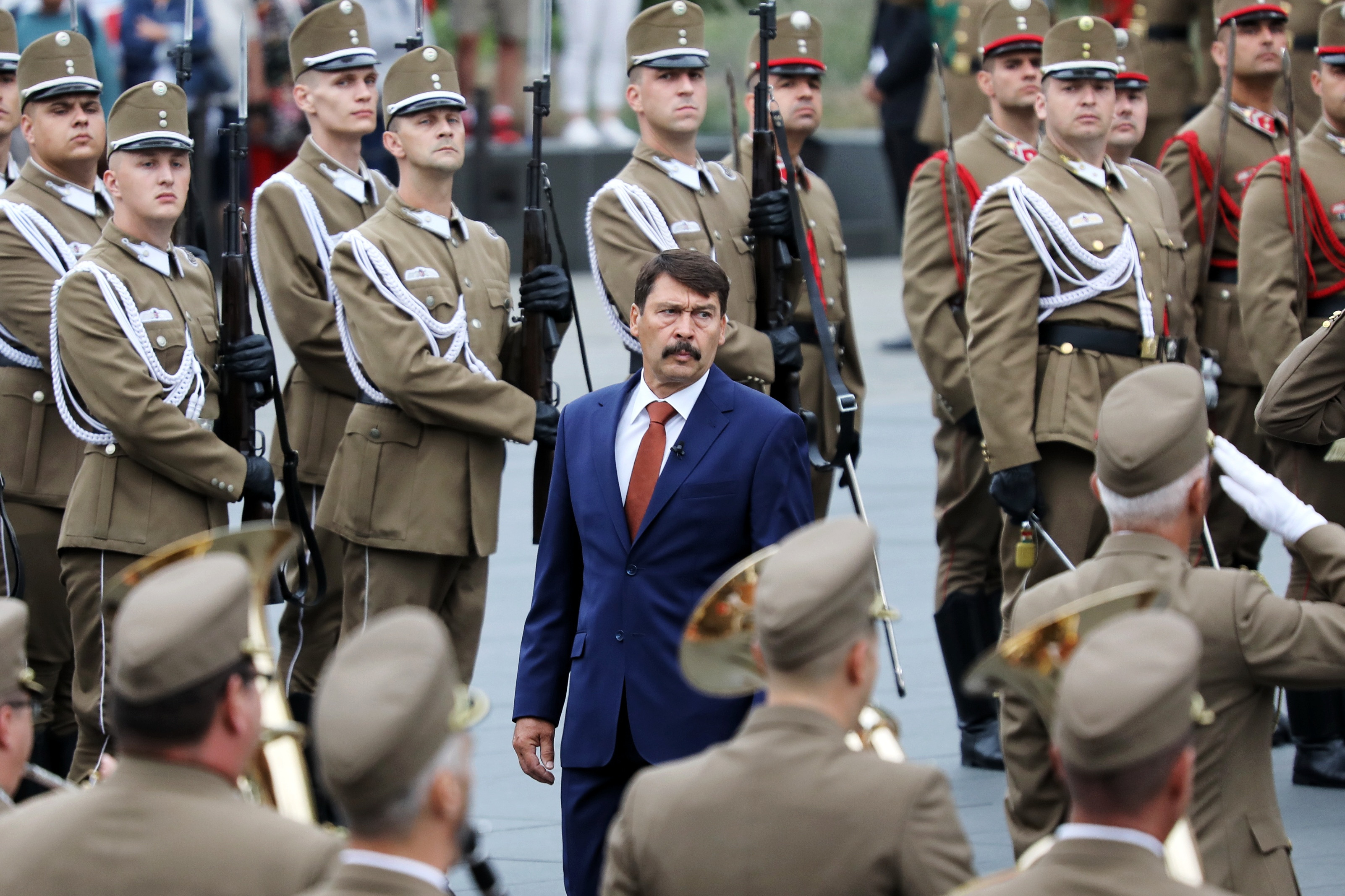 2021. augusztus 20. zászlófelvonás, tisztavatás