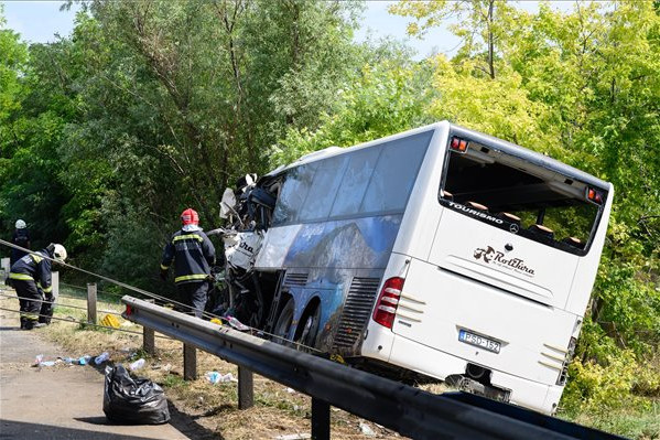 Fotó: MTI/Vasvári Tamás A halott buszsofőr fia szerint édesapja nem aludt el a volánnál