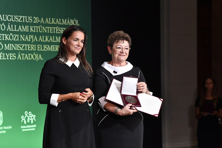 Fotó: MTI/Máthé Zoltán Állami kitüntetéseket adott át Novák Katalin