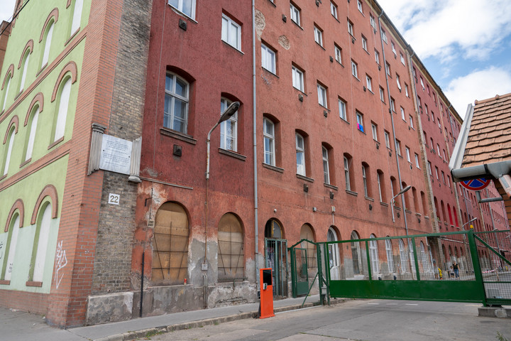 Hajléktalanok miatt lett élhetetlen a Kőbányai út 22.