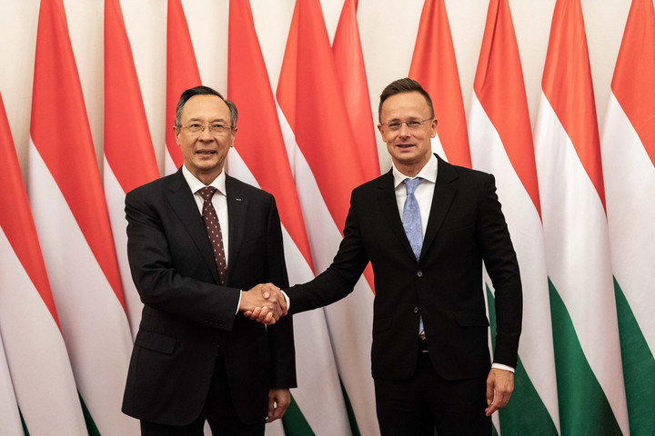 „A külpolitika mindenkori fókuszában kell lennie a határon túli magyarok támogatásának”