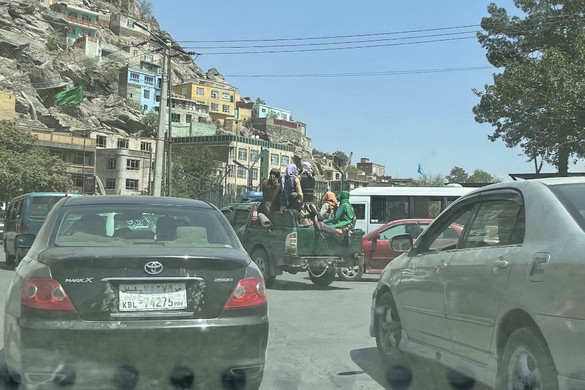 Kimenekítettek 26 magyart Kabulból