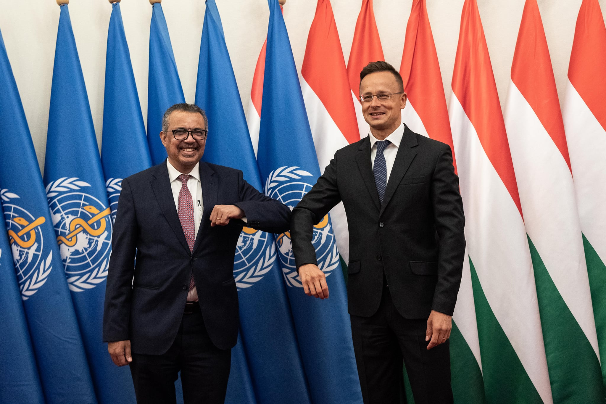 Szijjártó: Csak az oltás véd meg minket a járványtól