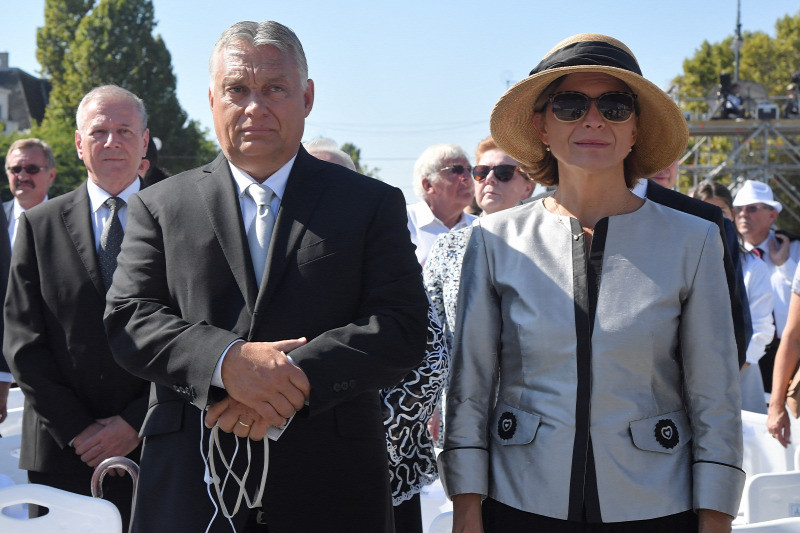 Orbán Viktor miniszterelnök és felesége, Lévai Anikó a szentmisén