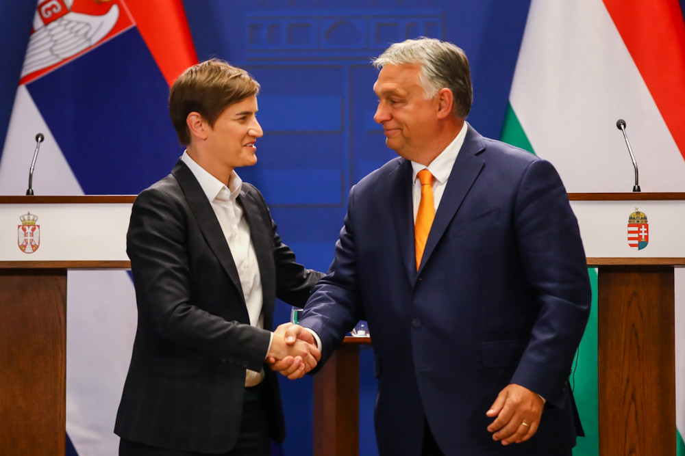 Ana Brnabic szerb kormányfő és Orbán Viktor magyar miniszterelnök