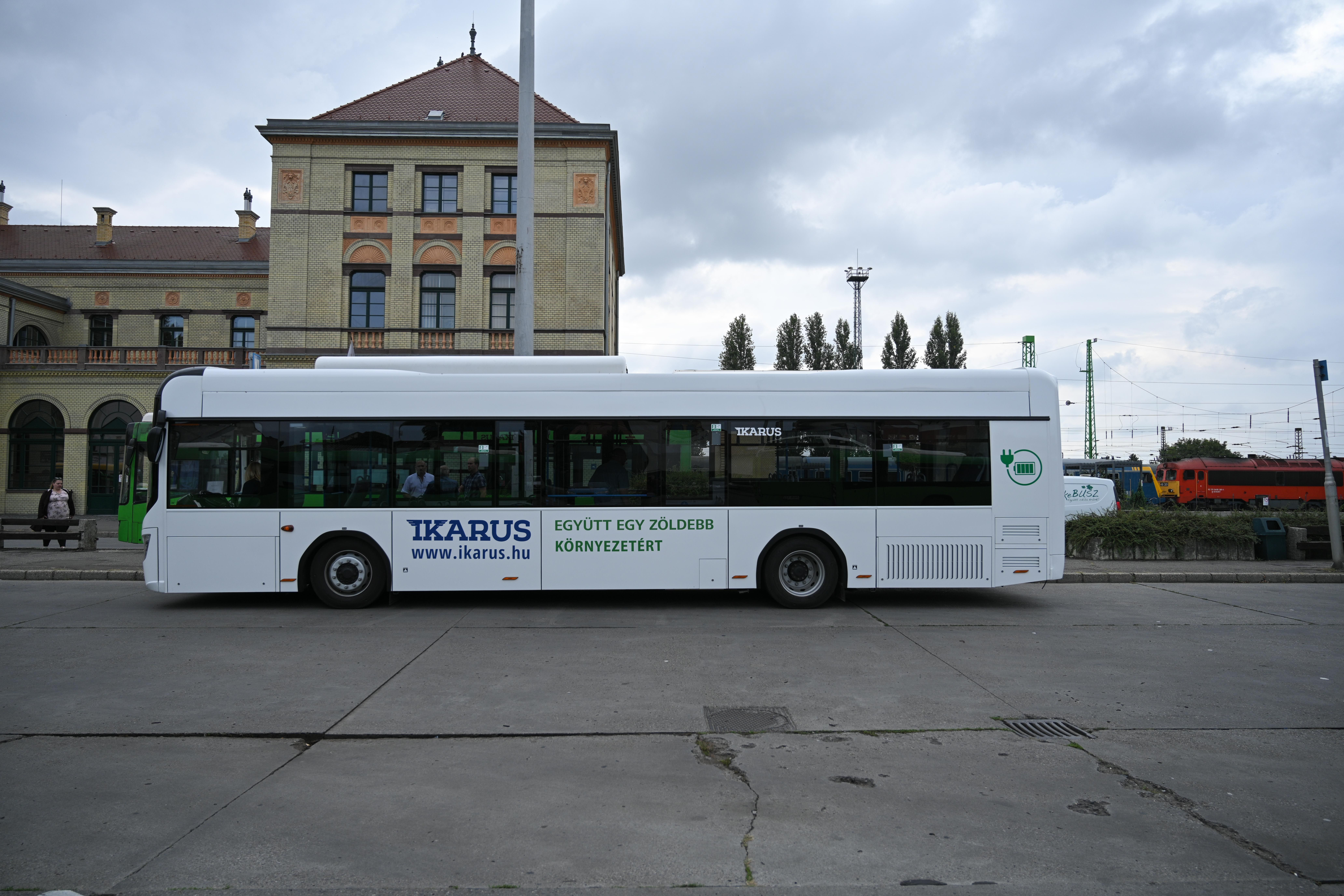 Elektromos Ikarus autóbuszt tesztelnek Pécsett