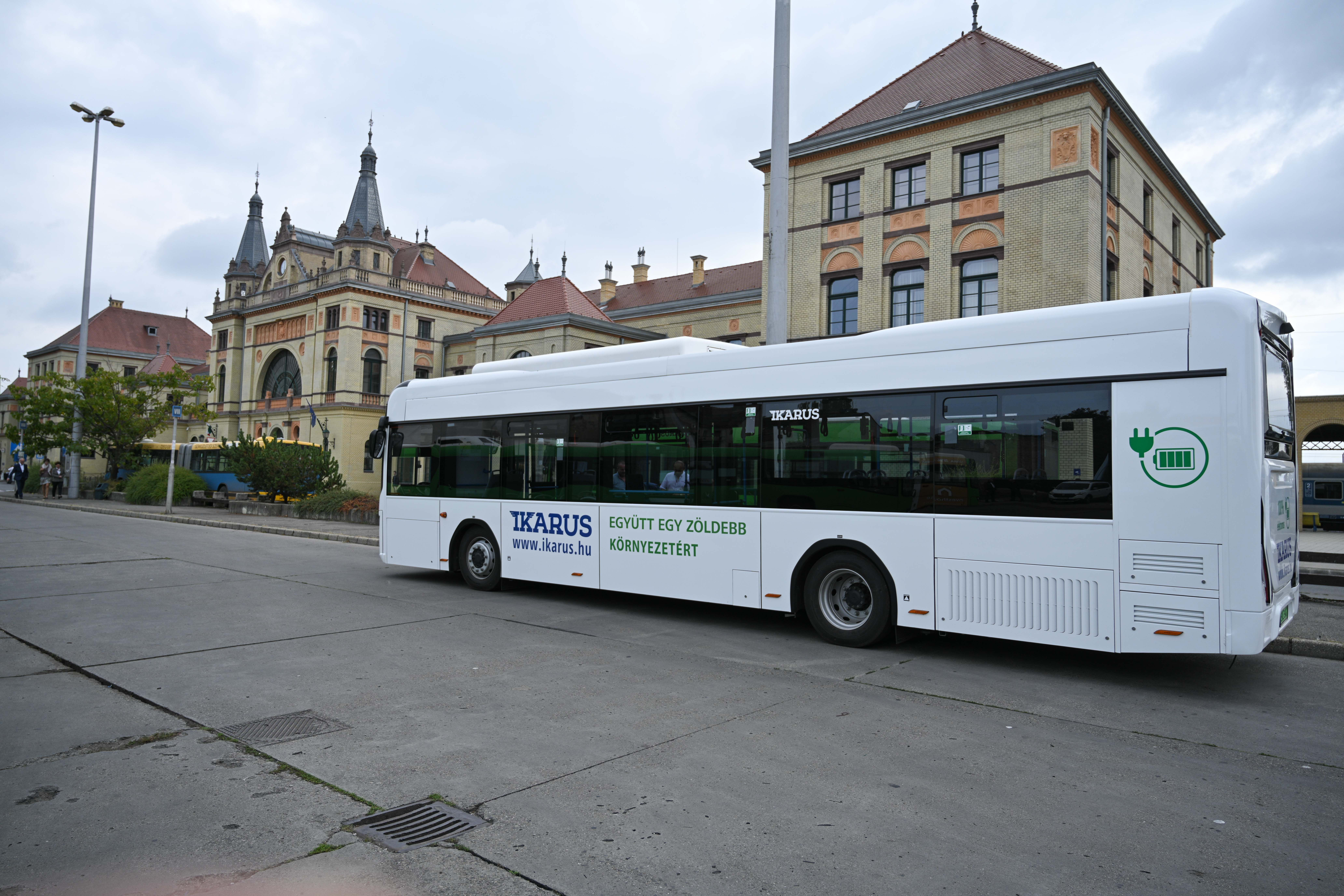 Elektromos Ikarus autóbuszt tesztelnek Pécsett