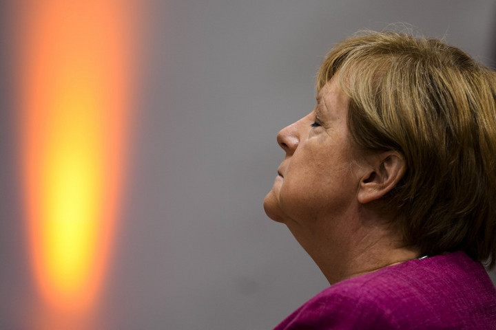 Fotó: Markus Schreiber / POOL / AFP Merkel a fertőzés veszélyeire figyelmeztetett utolsó videoüzenetében