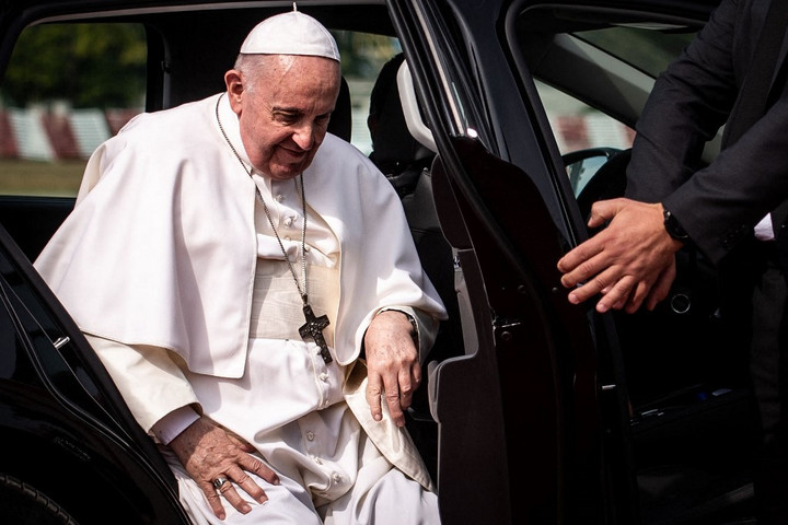 Ferenc pápa befejezte szlovákiai látogatását