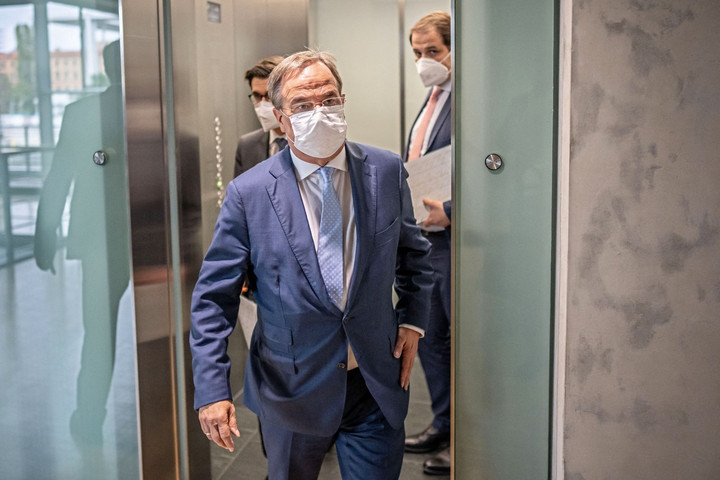 Össztűz zúdult Armin Laschetre