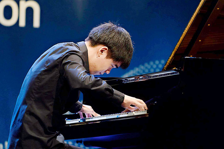 Fotó: Filharmónia Magyarország A legfiatalabb versenyző, a kanadai Kevin Chen nyerte a nemzetközi Liszt-zongoraverseny fődíját