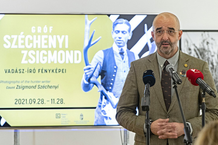 Széchenyi Zsigmond vadász-író fényképeiből nyílt kiállítás a budapesti Capa Központban