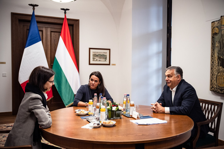 Fotó: Facebook/Novák Katalin Orbán Viktor és Novák Katalin a francia nagykövettel egyeztetett