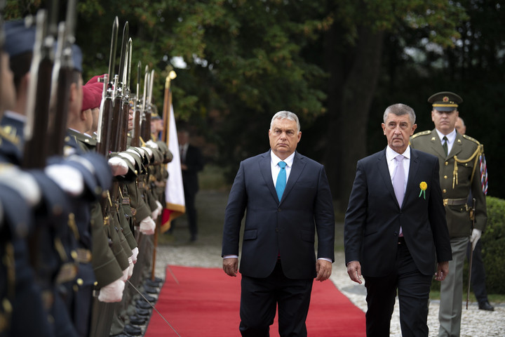 Orbán: Közép-Európa fantasztikus lehetőségeket kínáló évtized előtt áll