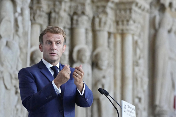 Macron akar lenni Európa új ura