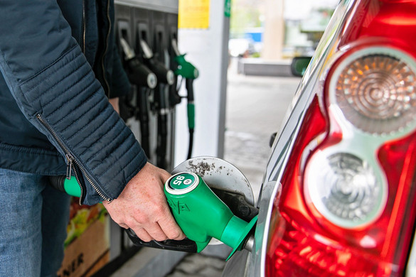 Az üzemanyagárak befagyasztása is fékezi az inflációt