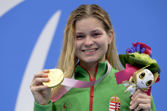 Pap Bianka leiskolázta a mezőnyt 100 méteres hátúszásban