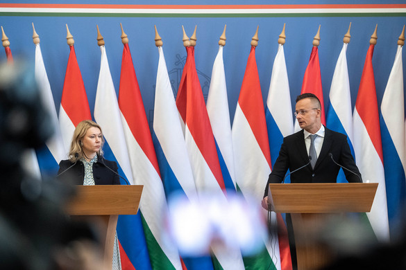 Aláírták az új gázvásárlási szerződést a Gazprommal
