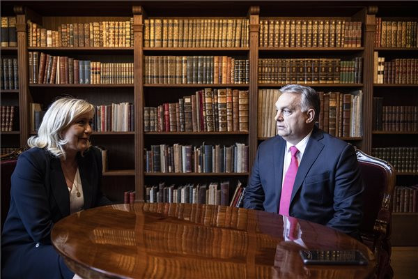 Orbán Viktor és Marine Le Pent