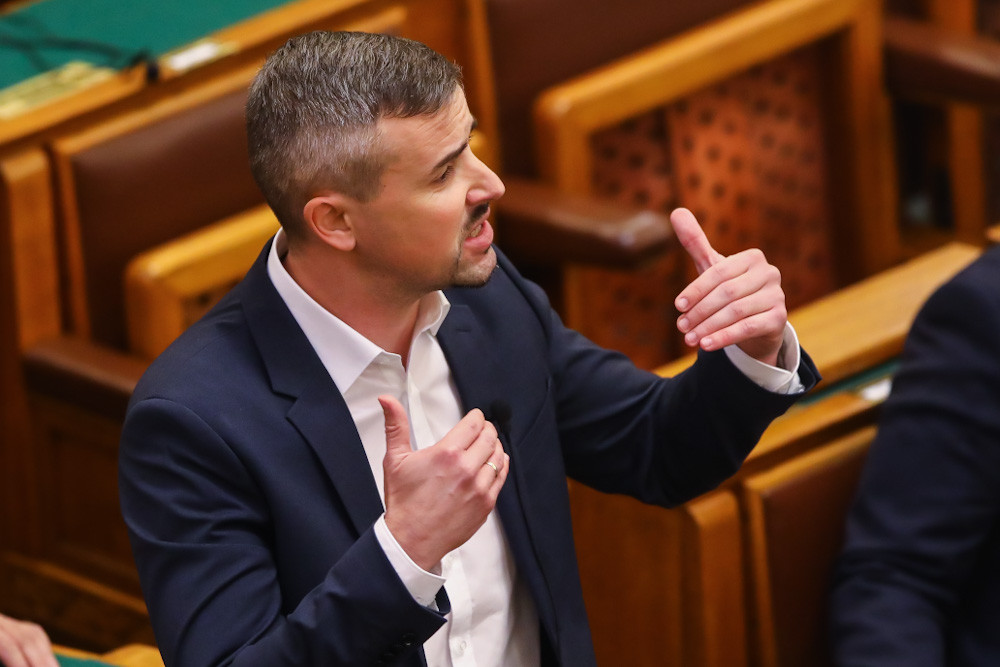 Fotó: MH / Purger Tamás Jakab Péter, a Jobbik elnöke teszi fel kérdését, Orbán Viktor miniszterelnöknek, az azonnali kérdések órájában, a parlament plenáris ülésén