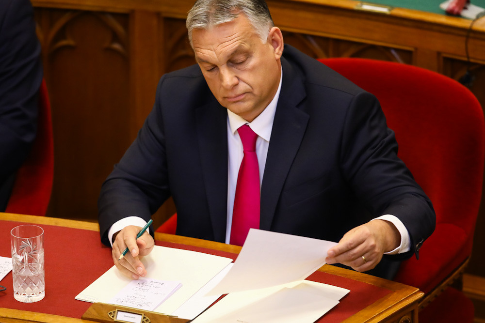 Fotó: MH / Purger Tamás Orbán Viktor miniszterelnök a parlament plenáris ülésén, az azonnali kérdések órájában