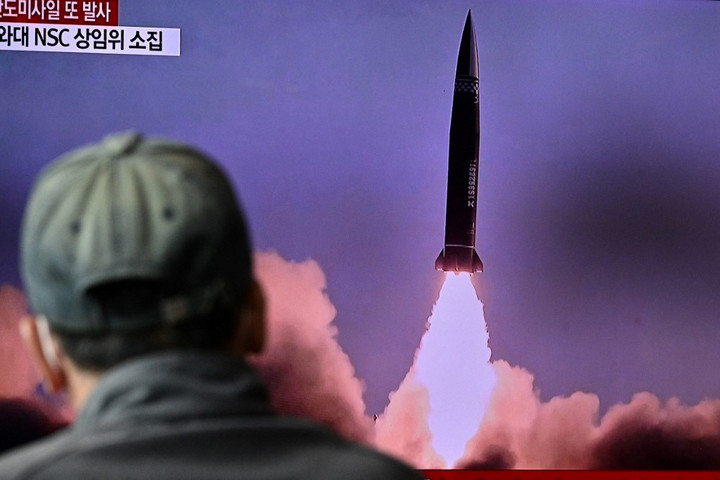 Észak-Korea ismét ballisztikus rakétát indított a Japán-tenger felé