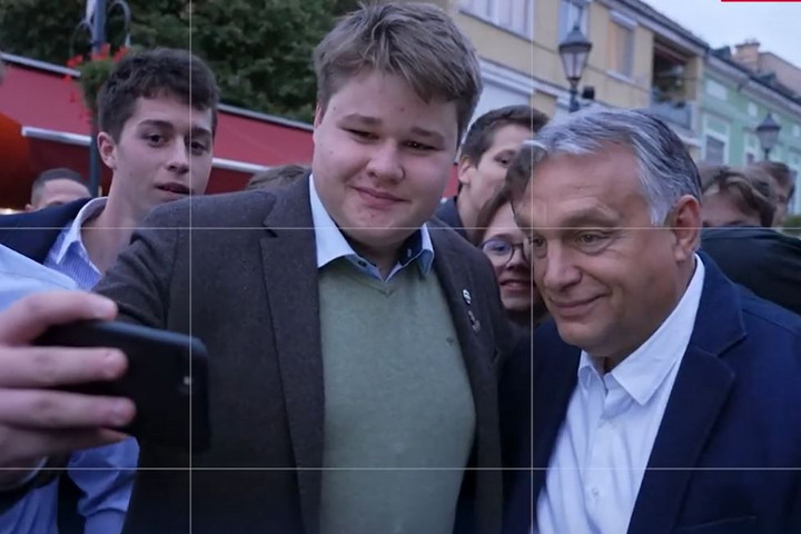 Fotó: Facebook/Orbán Viktor Így üzemel Orbán Viktor szelfigyára