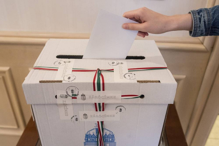 Választási megfigyelőket vett nyilvántartásba az NVB
