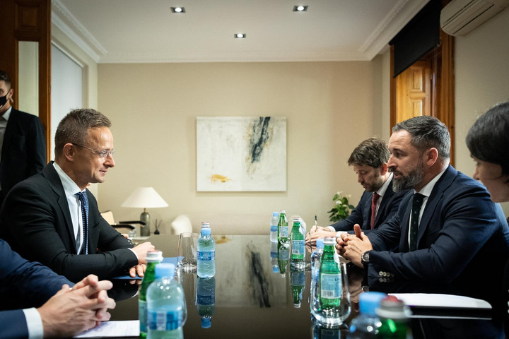 Fotó: Facebook / Szijjártó Péter Szijjártó: Az illegális bevándorlást a szárazföldi és a tengeri útvonalon is meg kell állítani