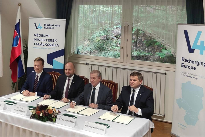 Fotó: Facebook/Honvédelmi Minisztéri Katonai kihívásokról egyeztettek a V4-ek