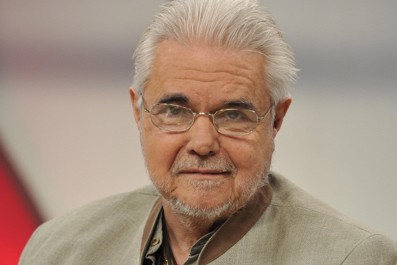 Elhunyt Oszter Sándor