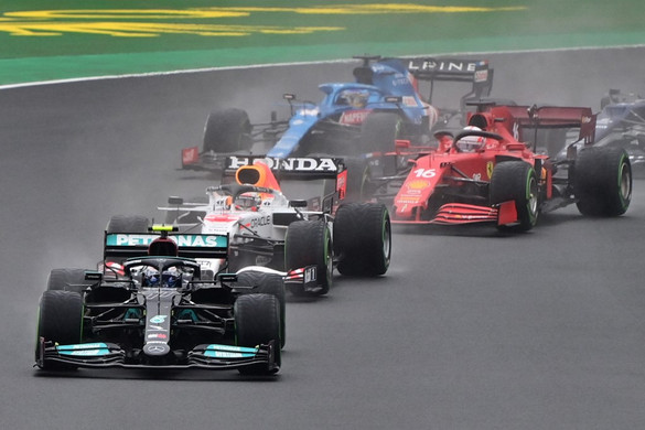 Bottas nyert, ismét Verstappen az élen az összetettben