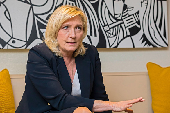 Marine Le Pen büntetendővé tenné a muzulmán fejkendő viselését